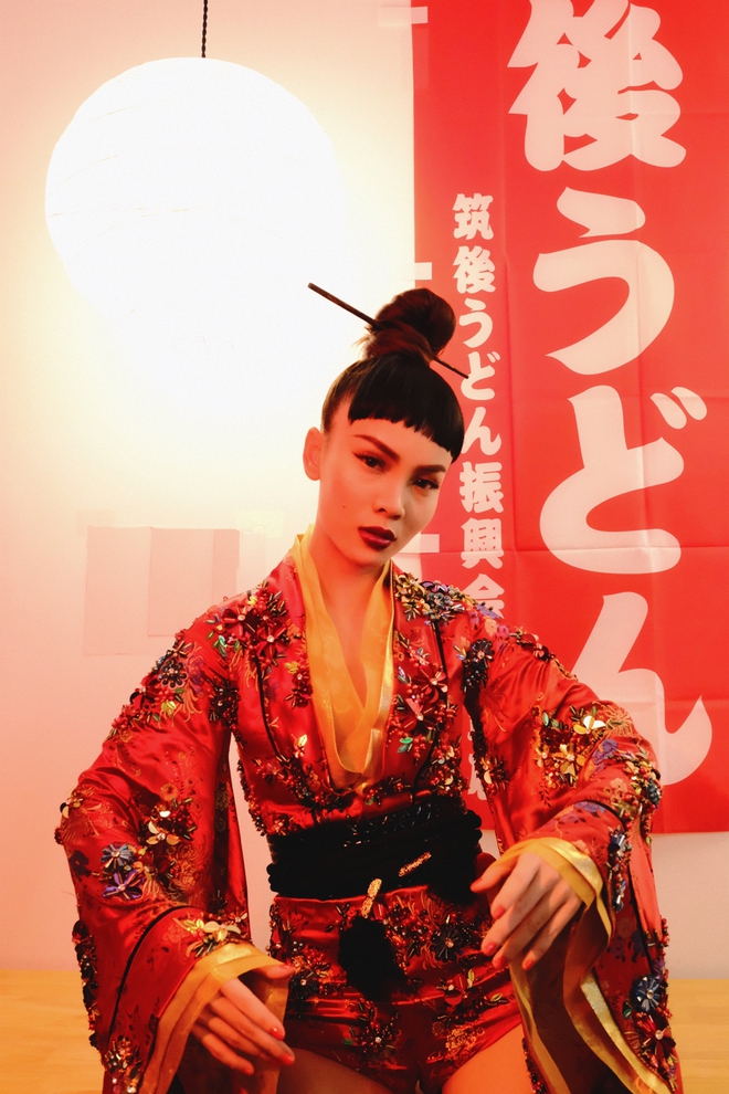 Hậu The Remix, Yến Trang hoá nàng Geisha ma mị trong MV mới - Ảnh 4.