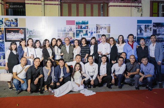 16 năm ra trường, cựu HS Trần Ph&uacute; (H&agrave; Nội) vẫn tề tựu đ&ocirc;ng đủ, mặc &aacute;o trắng ng&agrave;y họp kho&aacute; - Ảnh 17.