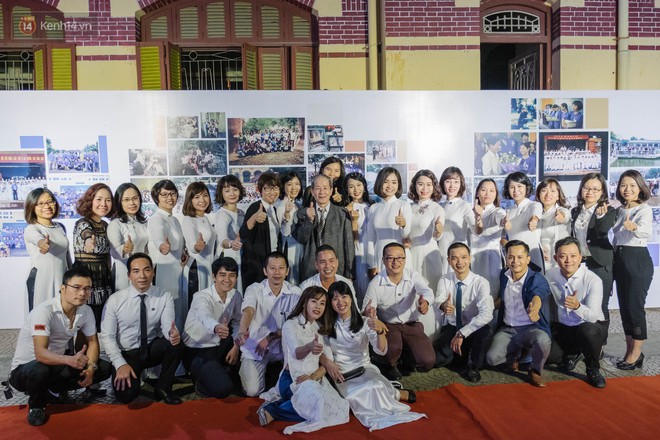 16 năm ra trường, cựu HS Trần Ph&uacute; (H&agrave; Nội) vẫn tề tựu đ&ocirc;ng đủ, mặc &aacute;o trắng ng&agrave;y họp kho&aacute; - Ảnh 16.