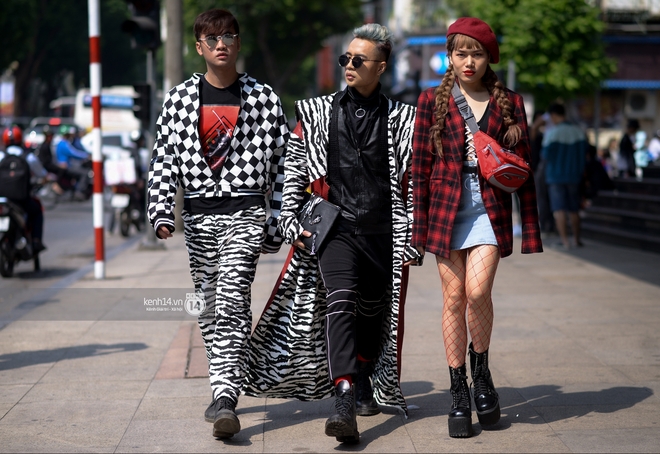 Street style VIFW ngày 3: Các nhóc tì sành điệu lấn lướt cả người lớn về khoản mix đồ và tạo dáng - Ảnh 14.