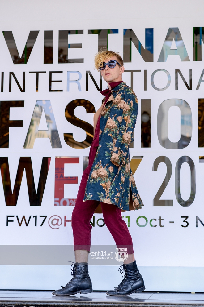 Street style ngày 2 VIFW: Dàn mẫu danh tiếng nhập cuộc, giới trẻ Hà thành thi nhau khoe phong cách dị cùng loạt màu tóc nổi bần bật - Ảnh 26.