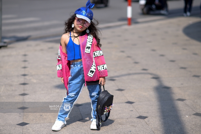 Street style VIFW ngày 3: Các nhóc tì sành điệu lấn lướt cả người lớn về khoản mix đồ và tạo dáng - Ảnh 5.