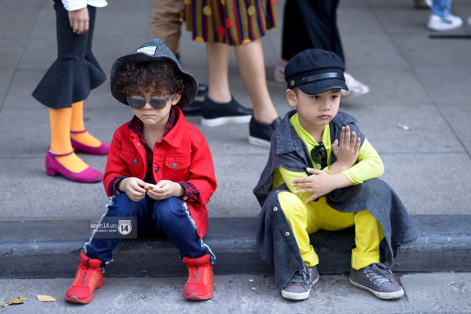 Street style VIFW ngày 3: Các nhóc tì sành điệu lấn lướt cả người lớn về khoản mix đồ và tạo dáng - Ảnh 6.