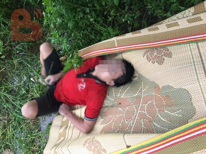 Bắc Ninh: B&agrave;ng ho&agrave;ng ph&aacute;t hiện người đ&agrave;n &ocirc;ng tử vong, miệng ngậm bơm ti&ecirc;m - Ảnh 1.