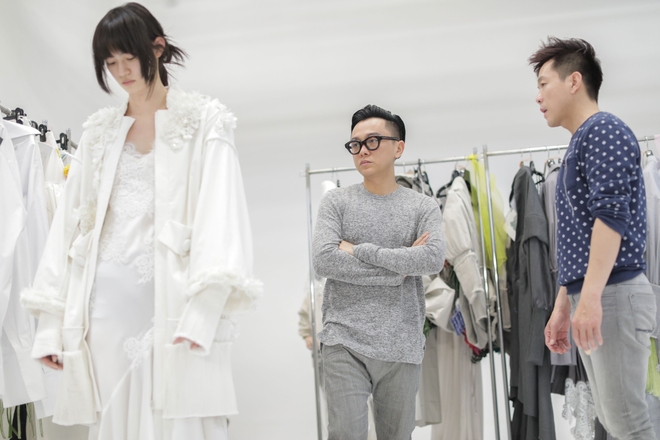 Mới ngày đầu tiên dự Seoul Fashion Week, Phí Phương Anh cùng Em Hoa đã lên ngay Vogue Mỹ và Pháp - Ảnh 4.