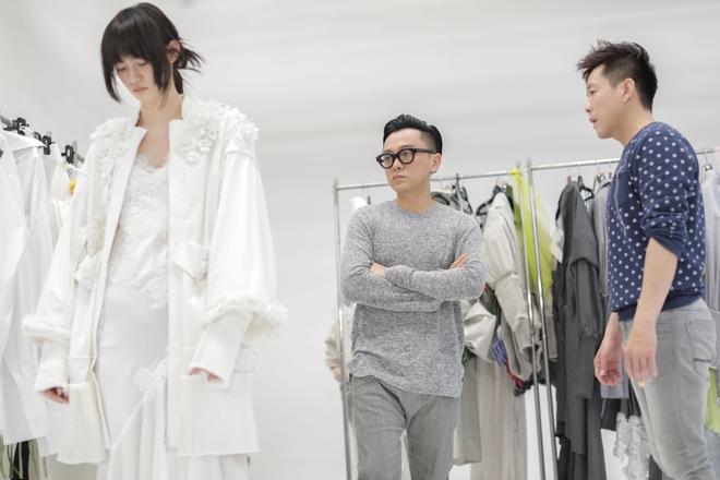 Mới ng&agrave;y đầu ti&ecirc;n dự Seoul Fashion Week, Ph&iacute; Phương Anh c&ugrave;ng Em Hoa đ&atilde; l&ecirc;n ngay Vogue Mỹ v&agrave; Ph&aacute;p - Ảnh 4.
