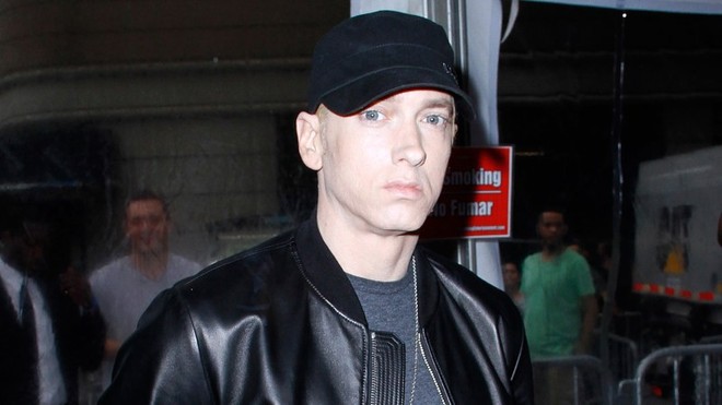 Eminem khiến fan sửng sốt vì "úp mở" mình là người đồng tính?