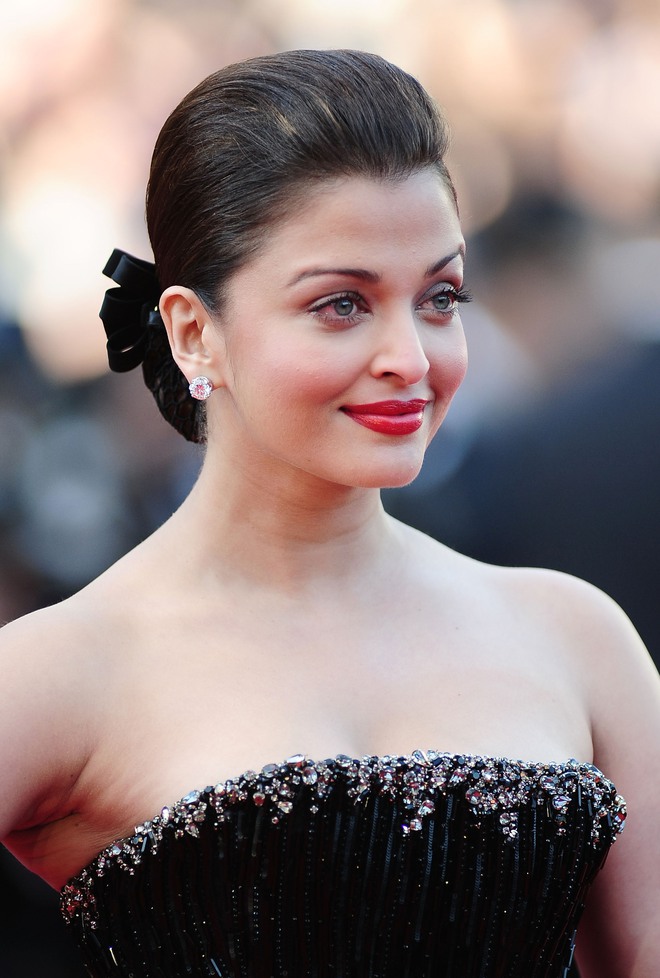 Không đến Cannes thì thôi, đã xuất hiện thì Aishwarya Rai hầu như luôn đẹp hết phần người khác! - Ảnh 19.