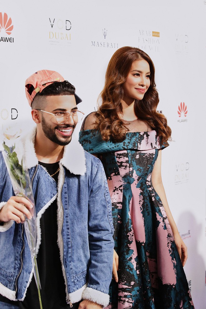 Cả Vbiz tụ hội tại sự kiện Dolce&Gabbana, riêng Phạm Hương một mình một núi tại Dubai Fashion Week - Ảnh 4.