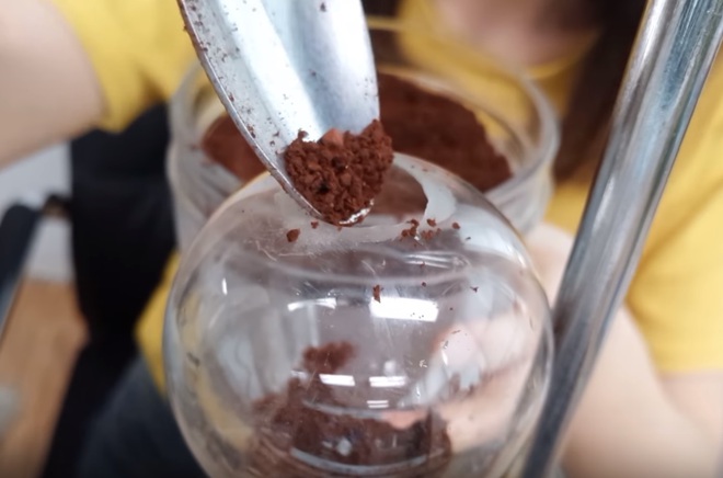 Có bạn như "thánh ăn vụng" pha được cà phê bằng bóng đèn thì chẳng sợ đói khát! - Ảnh 4. Có bạn như "thánh ăn vụng" pha được cà phê bằng bóng đèn thì chẳng sợ đói khát! - Ảnh 4.