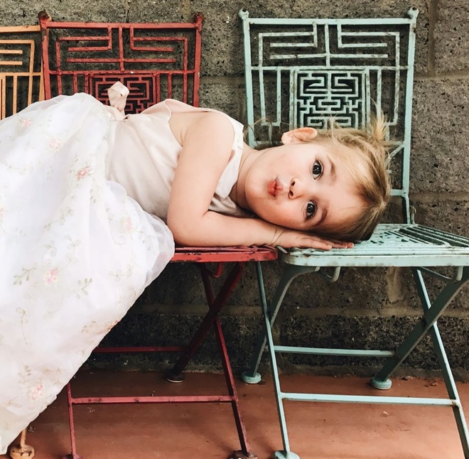 Loạt ảnh si&ecirc;u cưng của cụ non 2 tuổi l&yacute; sự khi kh&ocirc;ng được mặc v&aacute;y c&ocirc;ng ch&uacute;a để tiết kiệm tiền - Ảnh 14.