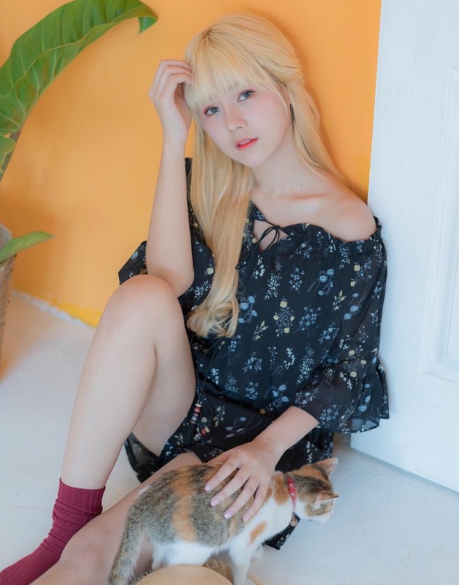 Lộ ảnh trong qu&aacute; khứ, hot girl m&aacute; ph&iacute;nh nổi tiếng Th&aacute;i Lan bị nghi đ&atilde; PTTM - Ảnh 7.