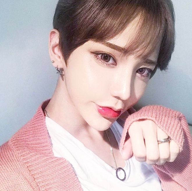 Ulzzang nam xứ Hàn bị nhầm là con gái vì suốt ngày khoe ảnh trang điểm - Ảnh 4.