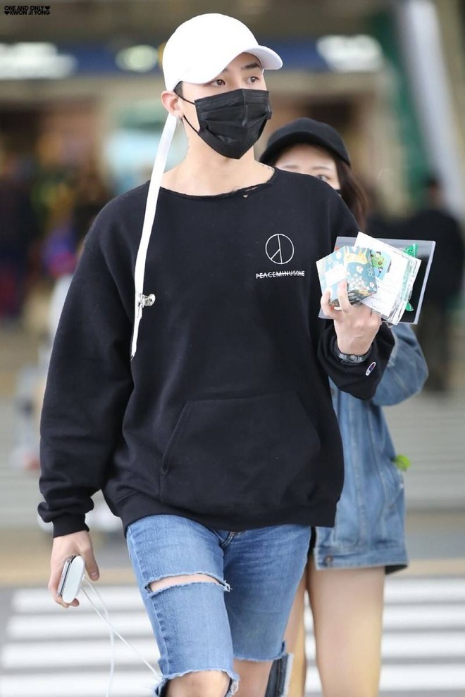 Để mặc chất như G-Dragon, bạn cứ nên mua đồ của 7 thương hiệu này! - Ảnh 24. Để mặc chất như G-Dragon, bạn cứ nên mua đồ của 7 thương hiệu này! - Ảnh 24.