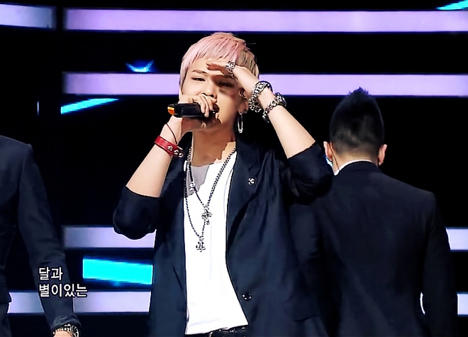Để mặc chất như G-Dragon, bạn cứ nên mua đồ của 7 thương hiệu này! - Ảnh 11. Để mặc chất như G-Dragon, bạn cứ nên mua đồ của 7 thương hiệu này! - Ảnh 11.
