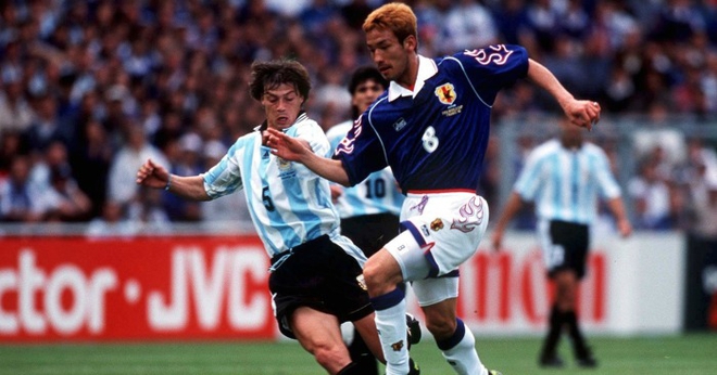 Hidetoshi Nakata: Biểu tượng b&oacute;ng đ&aacute; v&agrave; thời trang, một David Beckham ch&acirc;u &Aacute; - Ảnh 2.