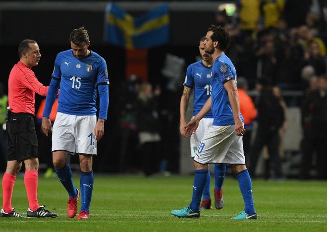 Thua Thụy Điển ở lượt đi play-off, Italia nguy cơ vắng mặt ở World Cup 2018 - Ảnh 10.