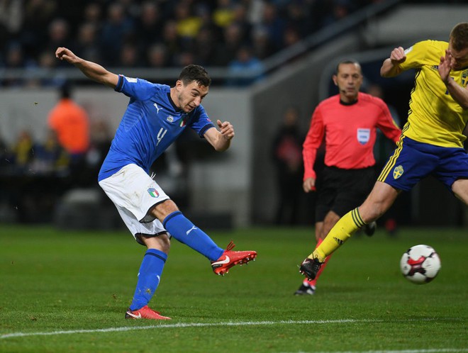 Thua Thụy Điển ở lượt đi play-off, Italia nguy cơ vắng mặt ở World Cup 2018 - Ảnh 8.
