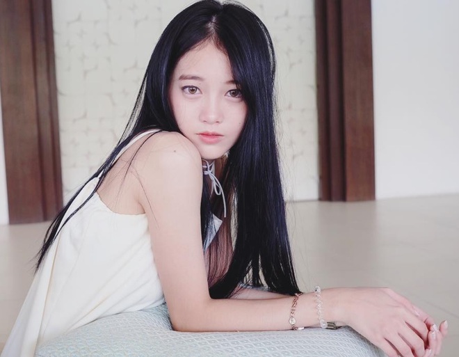 Chỉ cần diện đồng phục học sinh th&ocirc;i, c&ocirc; bạn Th&aacute;i Lan sinh 2000 đ&atilde; xinh hết phần người ta! - Ảnh 10.