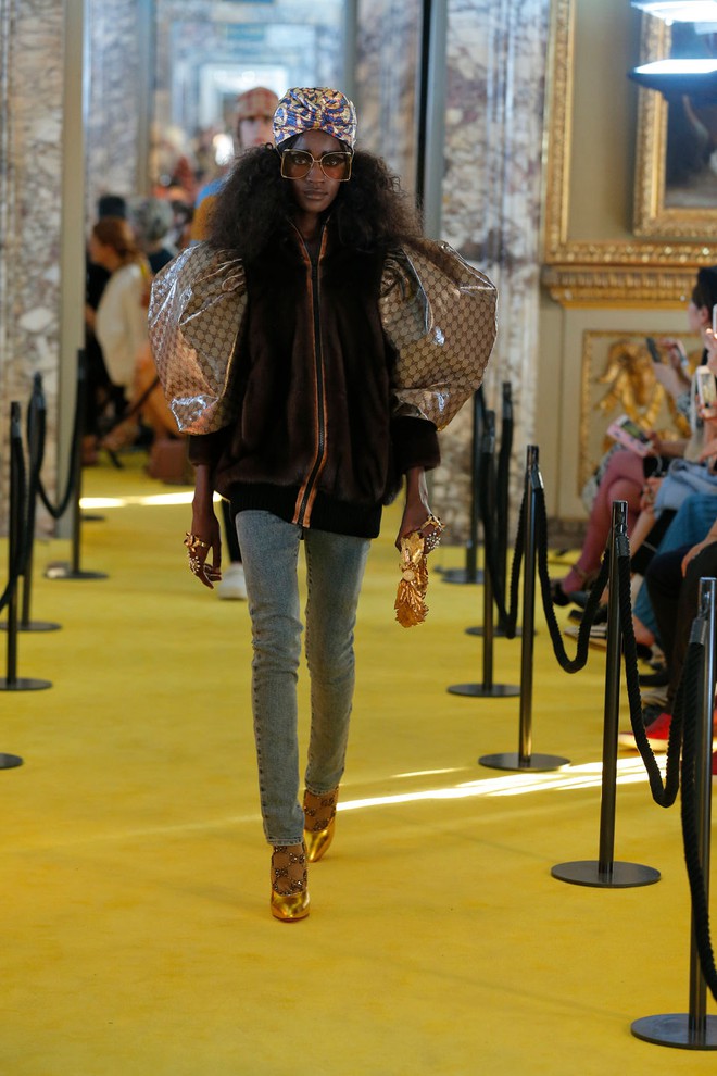 Vogue vừa khen tới bến, Gucci đ&atilde; lại bị tố copy mẫu của Louis Vuitton từ 29 năm trước! - Ảnh 2.