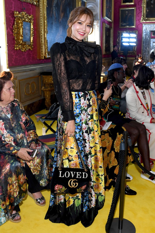 Dự show Gucci, Sooyoung (SNSD) không bị lọt thỏm giữa dàn sao quốc tế nhờ mặc sexy - Ảnh 2.