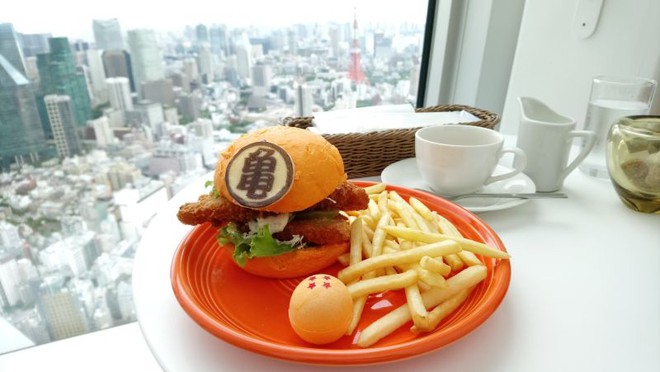 Mục sở thị b&aacute;nh hamburger 7 vi&ecirc;n ngọc rồng vừa ra mắt tại Nhật Bản - Ảnh 1.