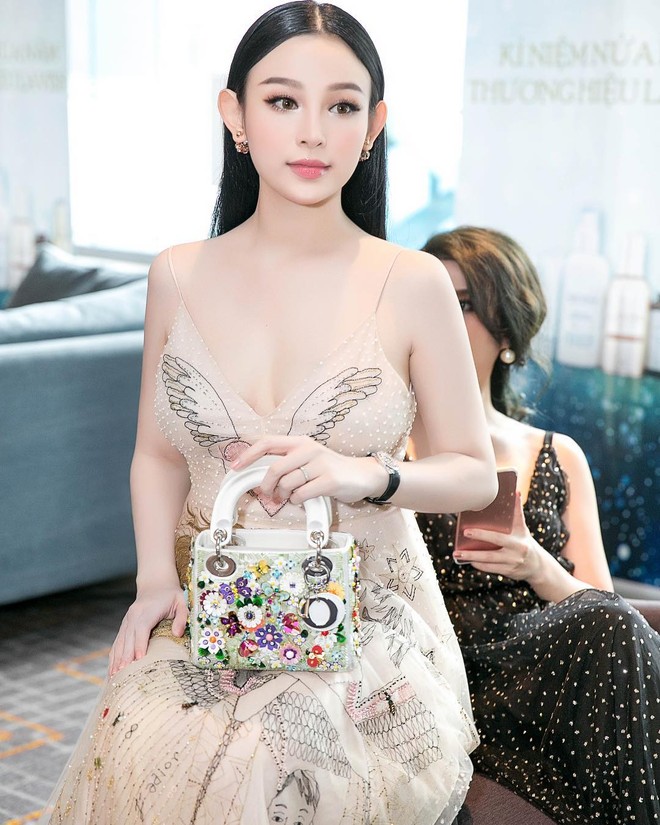 Đồng hồ 3 tỷ đ&atilde; l&agrave; g&igrave;, Huyền Baby c&ograve;n sở hữu cả kho h&agrave;ng hiệu cao cấp nữa k&igrave;a! - Ảnh 2.