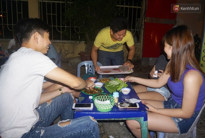 “Hạnh phúc không lời” nơi quán ăn vặt dễ thương của đôi vợ chồng trẻ bị câm điếc ở Đà Nẵng - Ảnh 11.