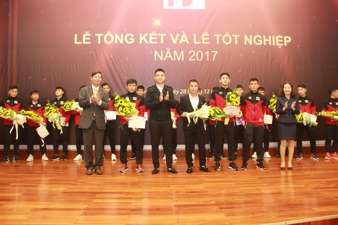 B&agrave;n giao cầu thủ cho 9 CLB chuy&ecirc;n nghiệp, PVF cam kết tiếp tục ph&aacute;t triển b&oacute;ng đ&aacute; trẻ - Ảnh 2.