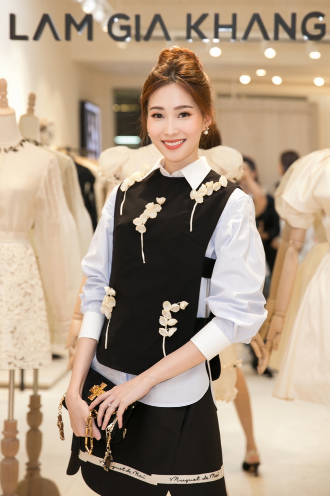 Bộ đ&ocirc;i Hoa hậu Thu Thảo - Mỹ Linh một ch&iacute;n một mười, xinh đẹp kh&oacute; rời mắt tại sự kiện - Ảnh 4.