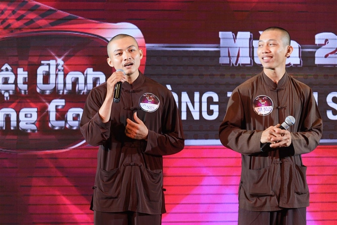 Hai sư thầy triệu view, g&acirc;y sốt mạng x&atilde; hội xuất hiện tr&ecirc;n s&acirc;n khấu Tuyệt đỉnh song ca! - Ảnh 2.