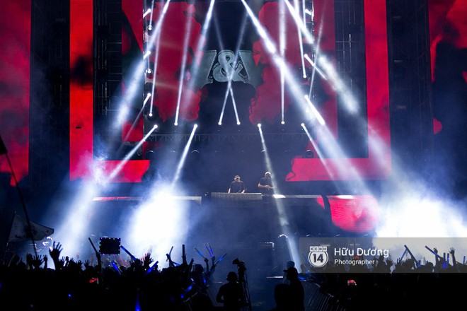 Huyền thoại nhạc Trance Armin van Buuren cân cả đại nhạc hội EDM khiến fan Sài Thành sướng tai đã mắt đến tận khuya - Ảnh 8.