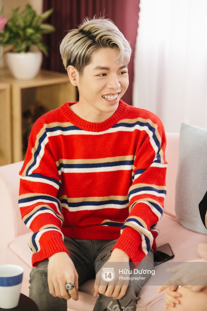Clip hậu trường: H&ograve;a Minzy - Đức Ph&uacute;c cực lầy khi giải th&iacute;ch về sự vắng mặt của Erik - Ảnh 6.
