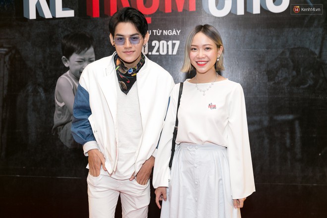 T&uacute; Hảo, Tr&uacute;c Anh khoe vai trần gợi cảm đến ủng hộ phim của Trương Mỹ Nh&acirc;n - Ảnh 10.