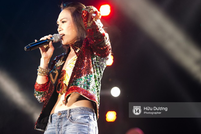 Clip: Mỹ T&acirc;m diễn loạt ca kh&uacute;c s&aacute;t thương trong vol.9, h&agrave;ng trăm kh&aacute;n giả b&ecirc;n dưới thuộc l&ograve;ng h&aacute;t theo - Ảnh 12.