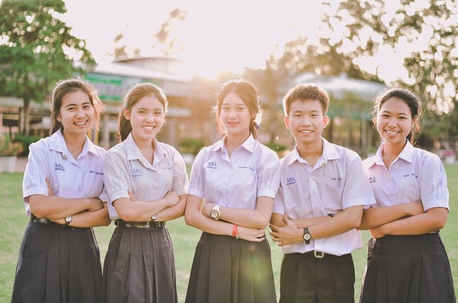 Chỉ cần diện đồng phục học sinh thôi, cô bạn Thái Lan sinh 2000 đã xinh hết phần người ta! - Ảnh 7.