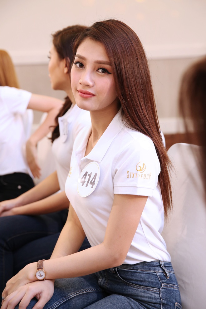 Thí sinh Hoa hậu Hoàn vũ VN khoe vẻ đẹp thuần khiết trong đồng phục trắng - Ảnh 7.