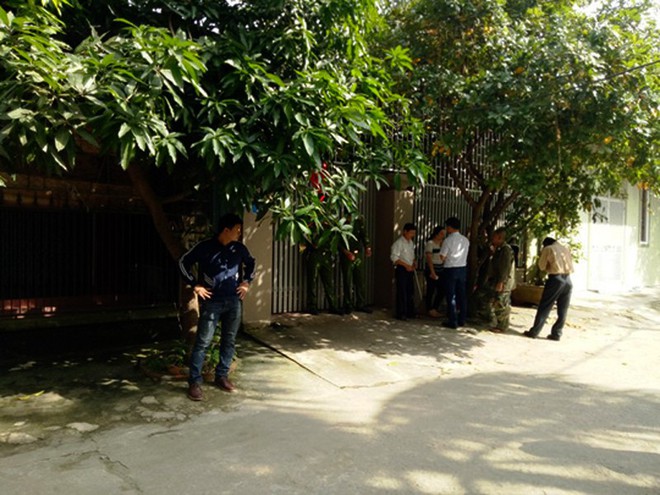 Đi học về, con trai b&agrave;ng ho&agrave;ng ph&aacute;t hiện mẹ tử vong, bố nguy kịch cạnh bức thư tuyệt mệnh - Ảnh 1.