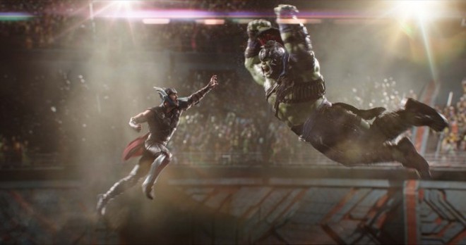 Bom tấn Thor: Ragnarok lọt vào top 10 phim có doanh thu cao nhất 2017 - Ảnh 2.