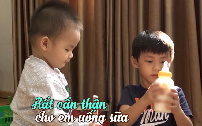 Chùm ảnh: Những biểu cảm yêu không thể tả của 2 cậu con trai Đăng Khôi - Thủy Anh - Ảnh 17.