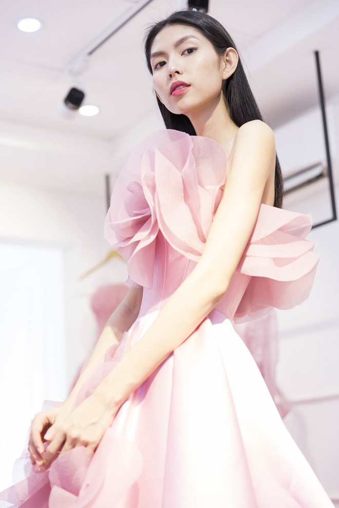 Gi&aacute;m khảo Nam Trung đ&atilde; c&oacute; c&aacute;ch qu&eacute;t sạch s&acirc;n khấu Chung kết Vietnams Next Top Model! - Ảnh 10.