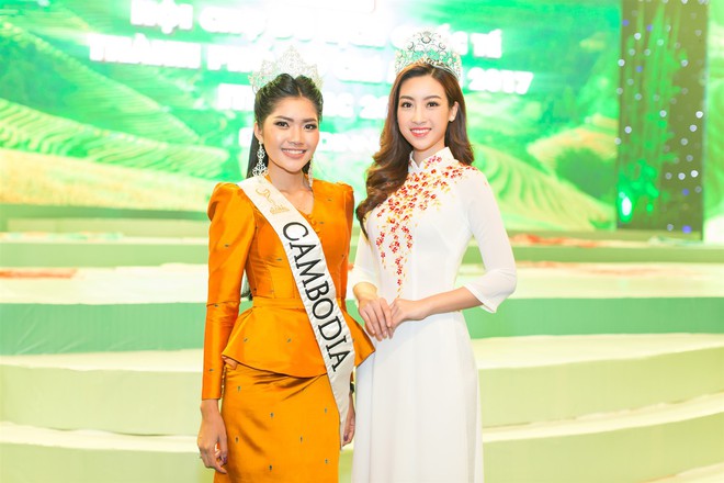 Hoa hậu Mỹ Linh tự tin đọ sắc, nổi bật bên Hoa hậu Lào và Campuchia - Ảnh 2.