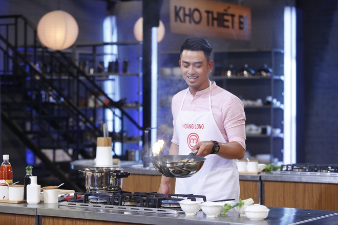 Vua đầu bếp: Si&ecirc;u mẫu Ho&agrave;ng Long chiến thắng cả 2 người đẹp H&agrave; Anh - Thu Hằng - Ảnh 6.