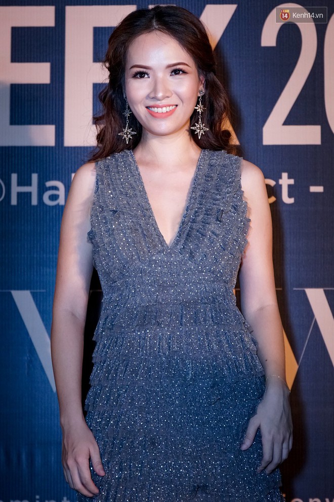 VIFW ng&agrave;y cuối: Hoa hậu Đại Dương Ng&acirc;n Anh khoe 3 v&ograve;ng bốc lửa, &Aacute; hậu T&uacute; Anh rạng rỡ tr&ecirc;n thảm đỏ - Ảnh 9.