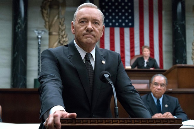 Netflix chính thức sa thải Kevin Spacey khỏi series House of Cards - Ảnh 2.