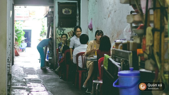 Tiệm hủ tiếu 70 năm ở Sài Gòn ăn hủ tiếu kèm pate chaud cực lạ - Ảnh 4.