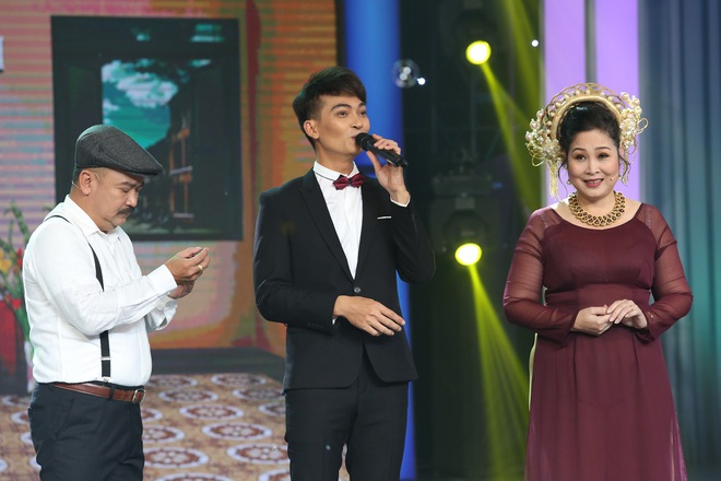 Trấn Th&agrave;nh bất ngờ bị r&aacute;ch đũng quần khi đang đ&oacute;ng h&agrave;i tr&ecirc;n s&acirc;n khấu - Ảnh 8.