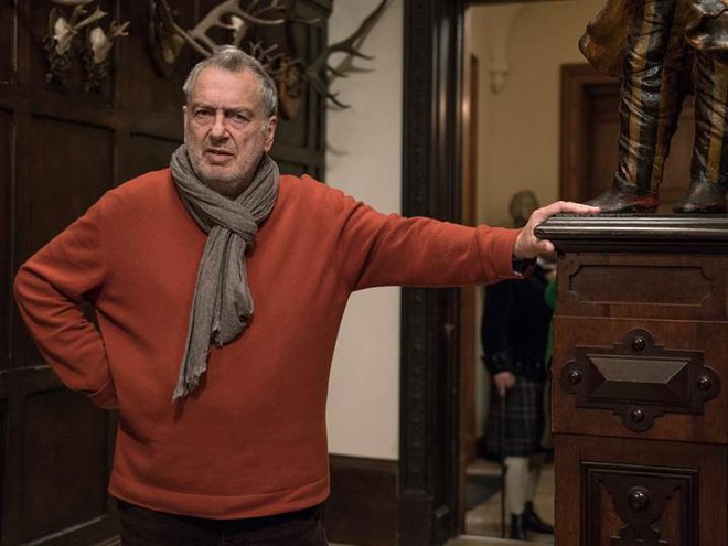 Thủ lĩnh của điệp vi&ecirc;n 007 Judi Dench trở lại với vai diễn Nữ ho&agrave;ng Anh đầy quyền lực - Ảnh 1.