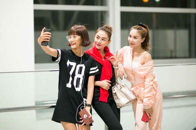 Lệ Quy&ecirc;n - L&ecirc; H&agrave; rạng rỡ, Ngọc Trinh k&iacute;n đ&aacute;o bất ngờ tại s&acirc;n bay sang Đức - Ảnh 11.