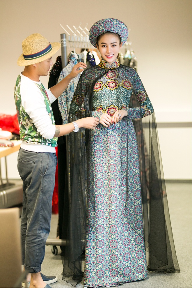 Ngọc Trinh diện nội y tập catwalk cho Đ&ecirc;m Hội Ch&acirc;n D&agrave;i bốc lửa tại Berlin - Ảnh 6.